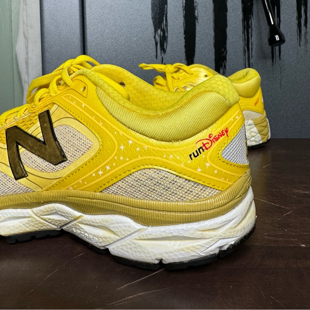 New Balance 860v6 Run Disney 2016 Minnie Mouse Yellow Shoes - Picture 4 of 13